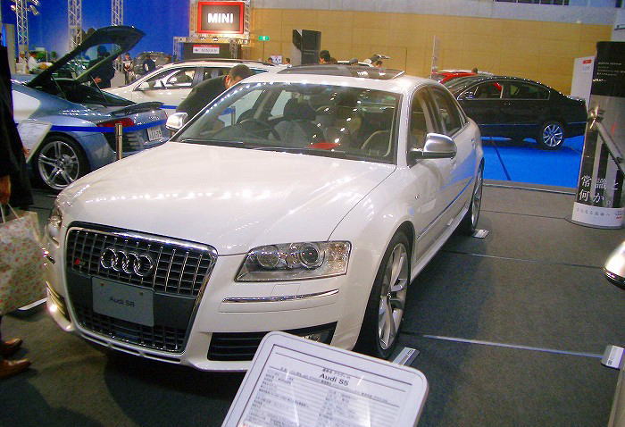 アウディ S8(Audi S8)