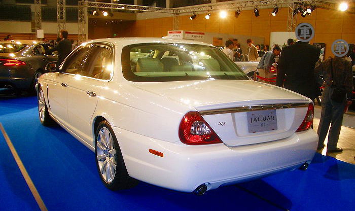 ジャガー XJ3.0 エグゼクティブ(JAGUAR XJ3.0 Executive)