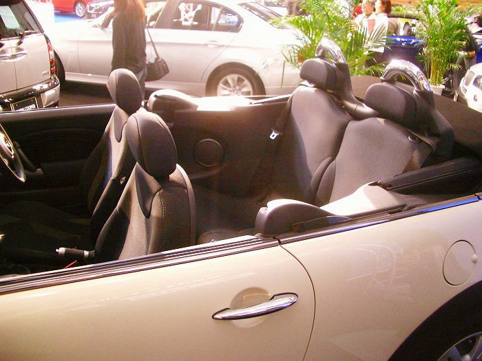 MINI COOPER CONVERTIBLE(ミニクーパー コンバーチブル)座席