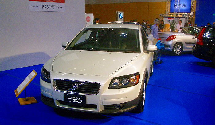 {{ C30iVOLVO C30 2.4i Aktivj